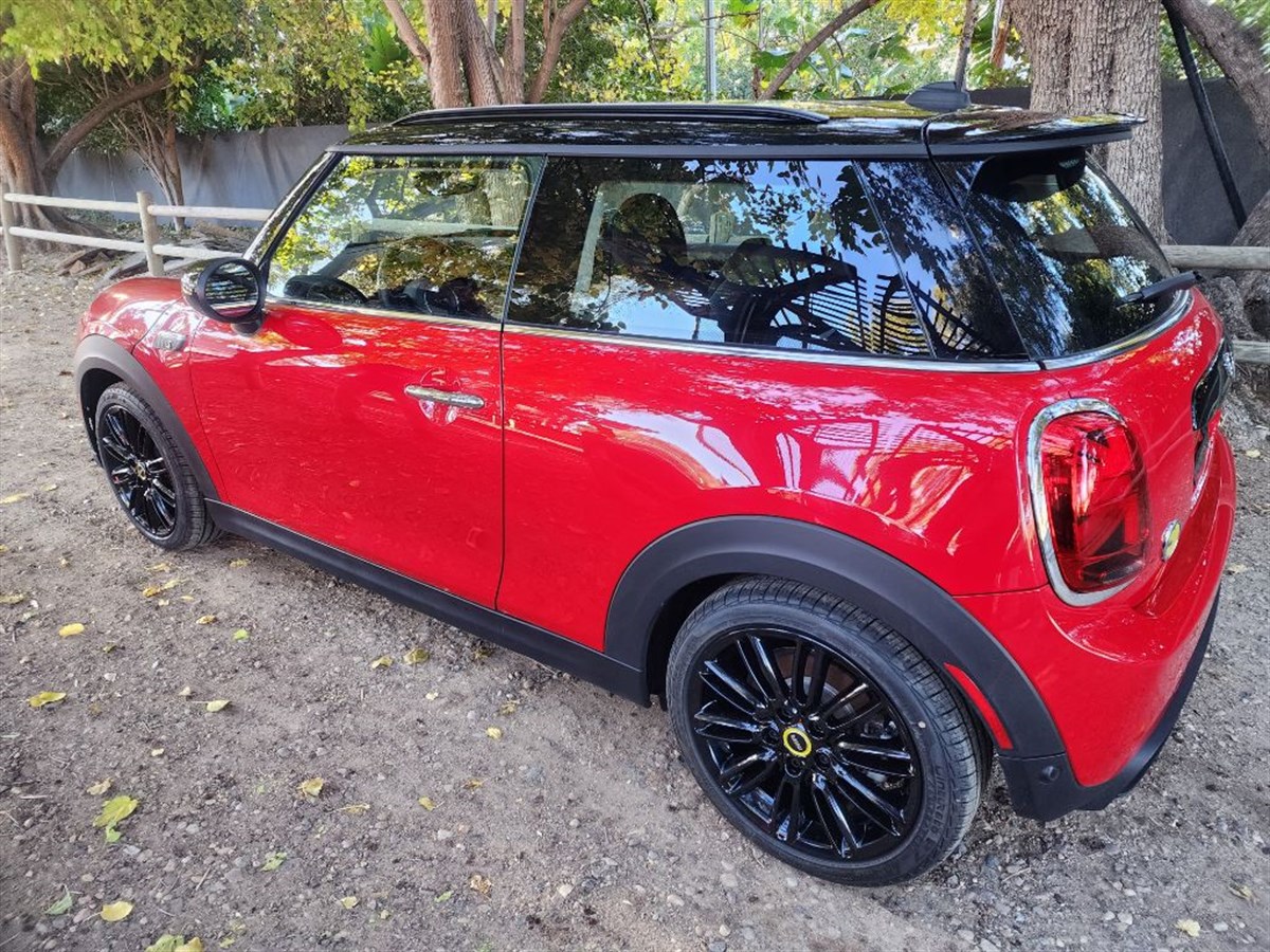 2022 Mini Cooper SE photo 2