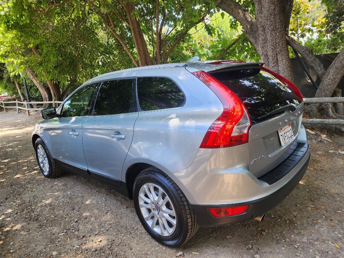 2010 Volvo XC60 T6 photo 2