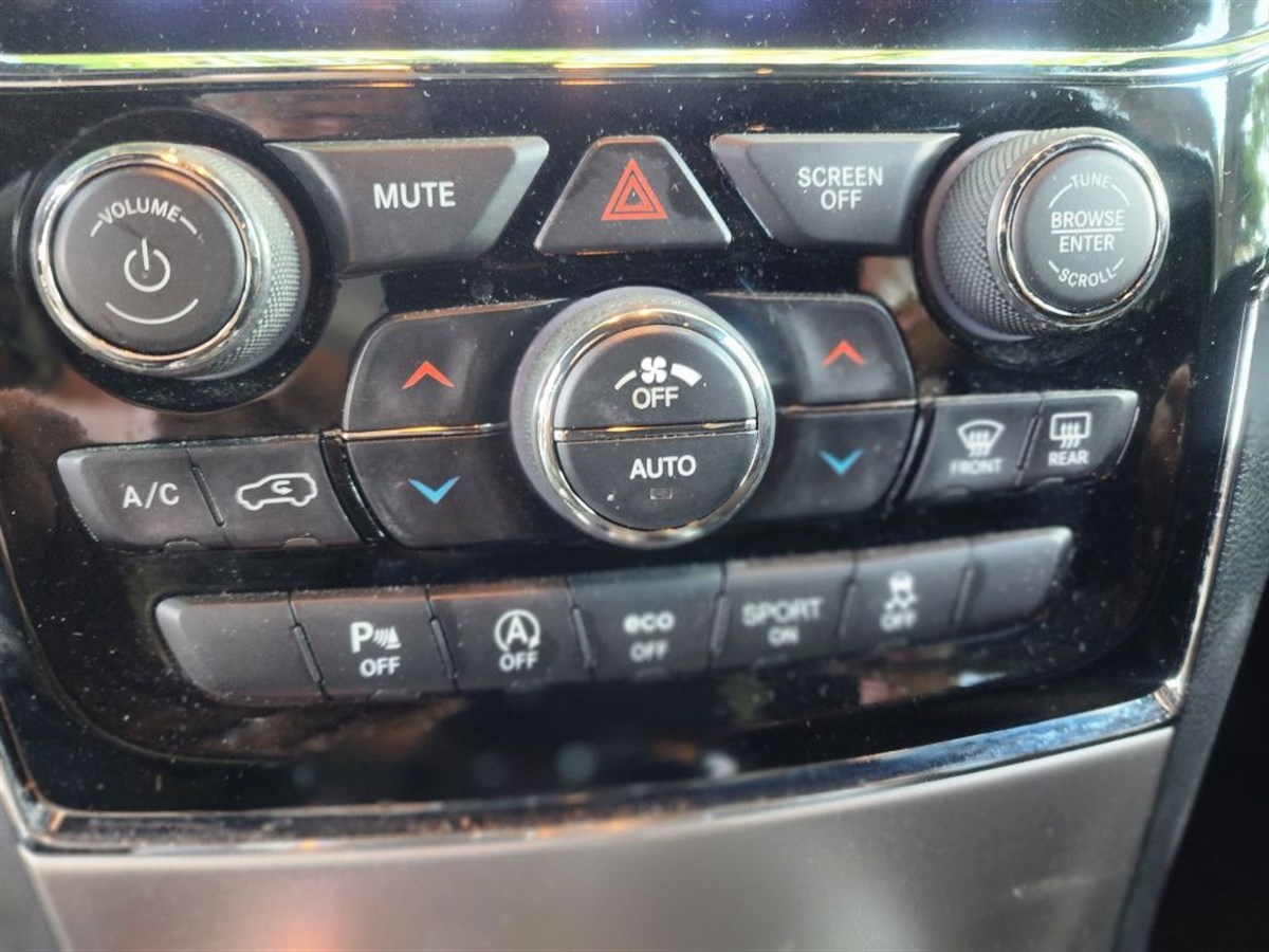 2019 Jeep Grand Cherokee Altitude photo 18