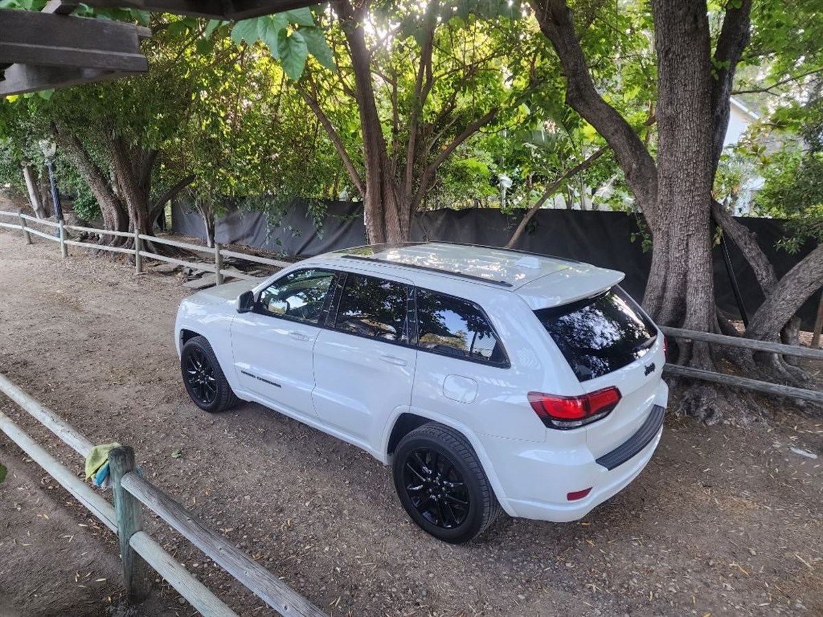 2019 Jeep Grand Cherokee Altitude photo 3