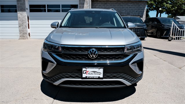 2022 Volkswagen Taos 1.5T SE 4Motion's photo