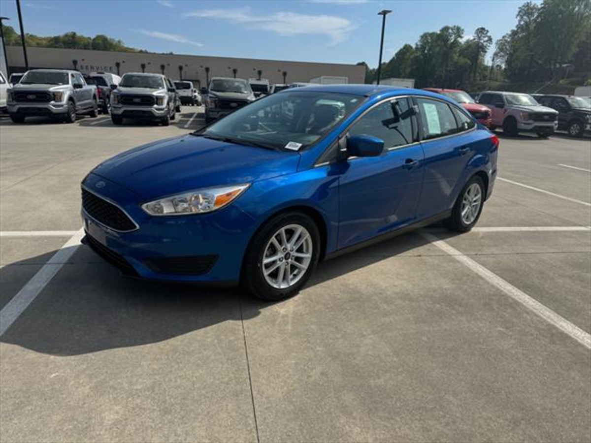 2018 Ford Focus SE photo 2