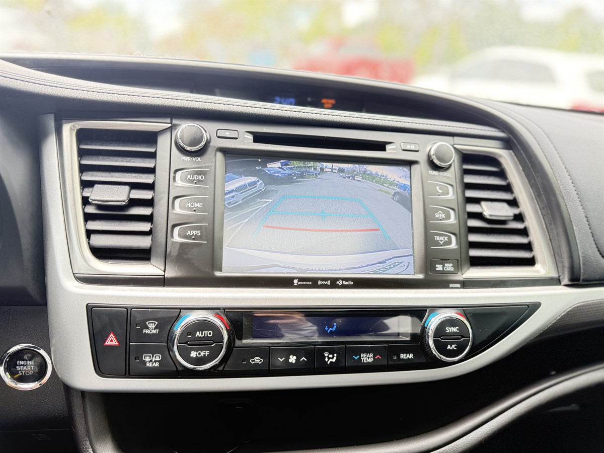 2019 Toyota Highlander SE photo 35