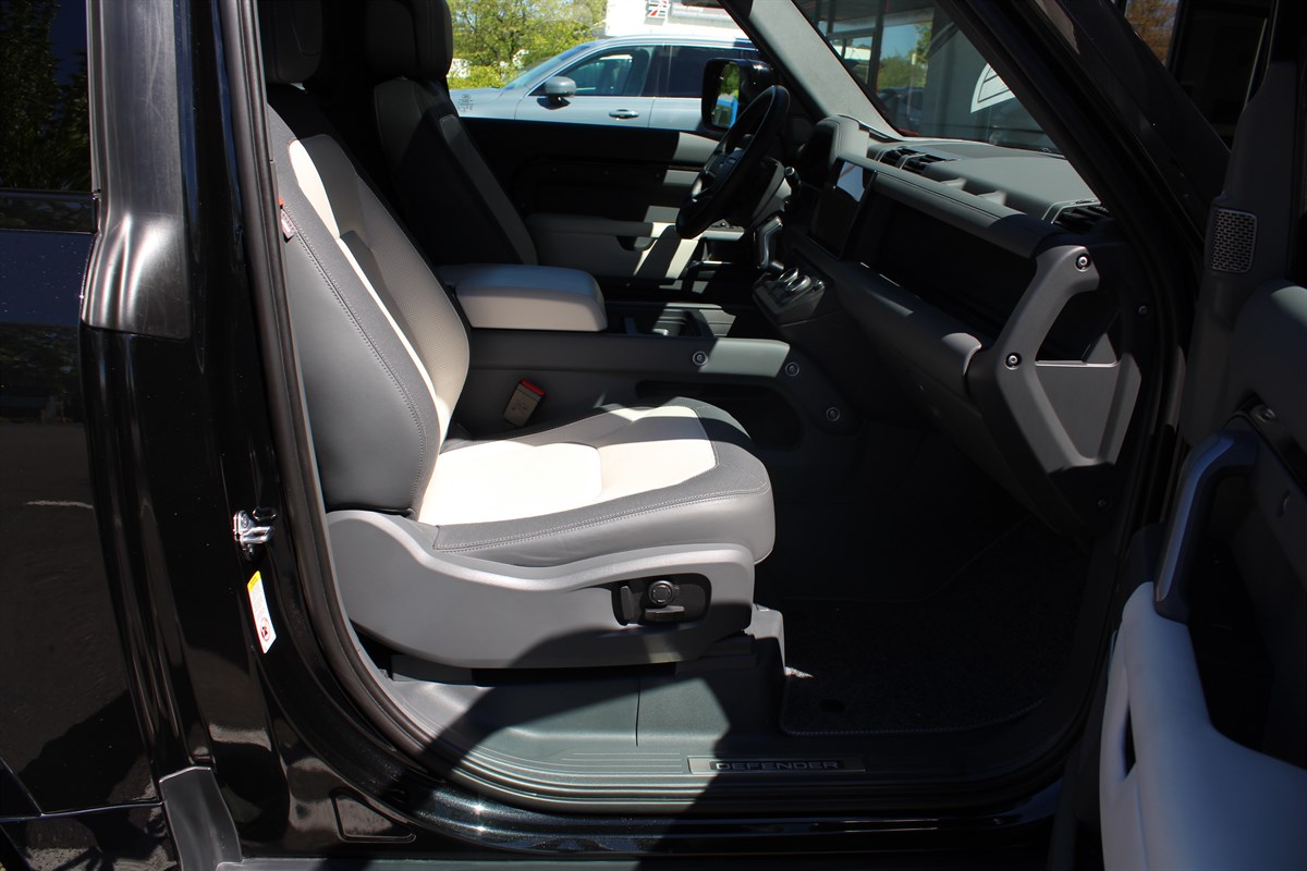 2023 Land Rover Defender 90 X-Dynamic SE photo 20