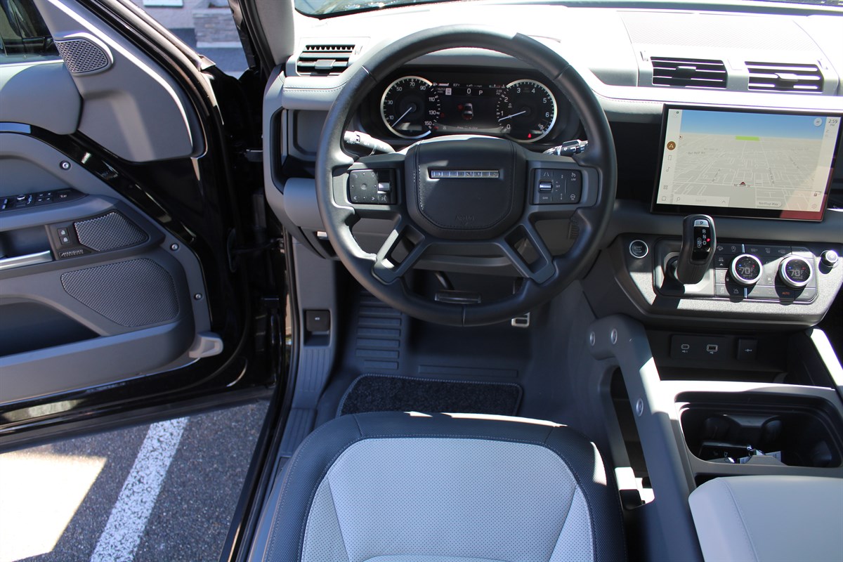 2023 Land Rover Defender 90 X-Dynamic SE photo 2