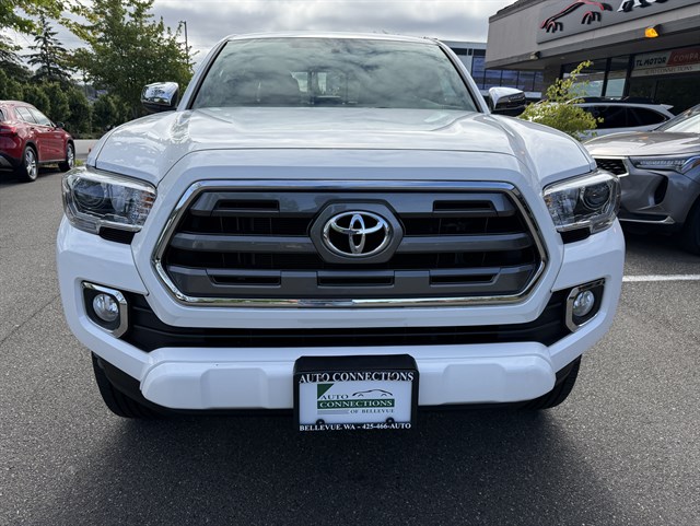 2017 Toyota Tacoma Limited Double Cab 4x4 V6 Auto Short Bed's photo