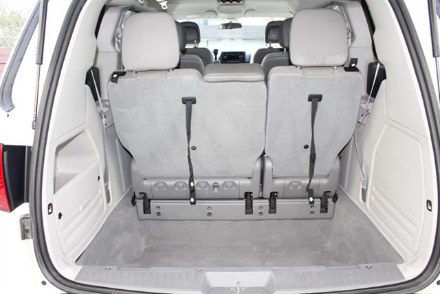 Volkswagen Routan photo 11