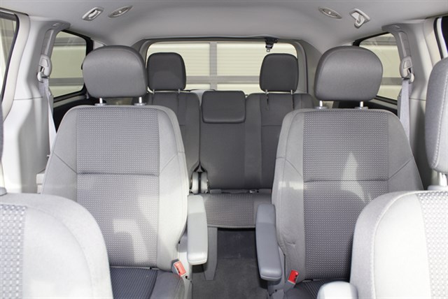 Volkswagen Routan photo 13