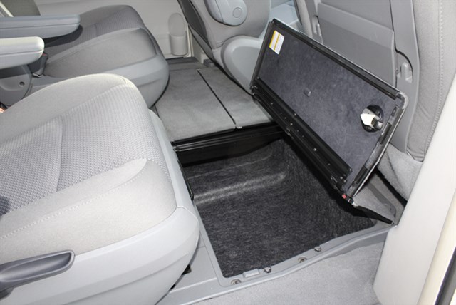 Volkswagen Routan photo 9