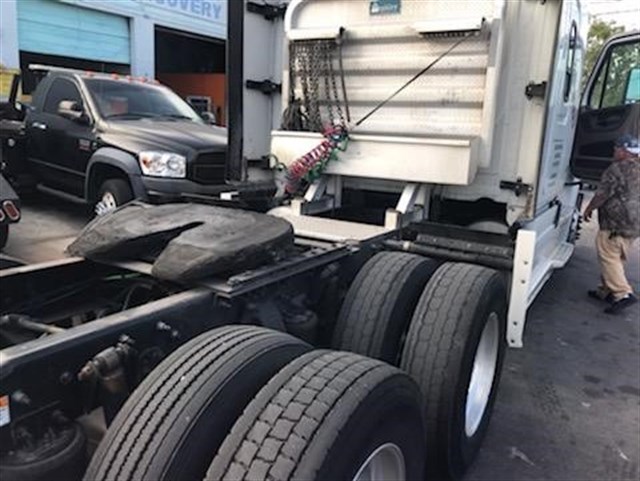 Freightliner Cascadia photo 5