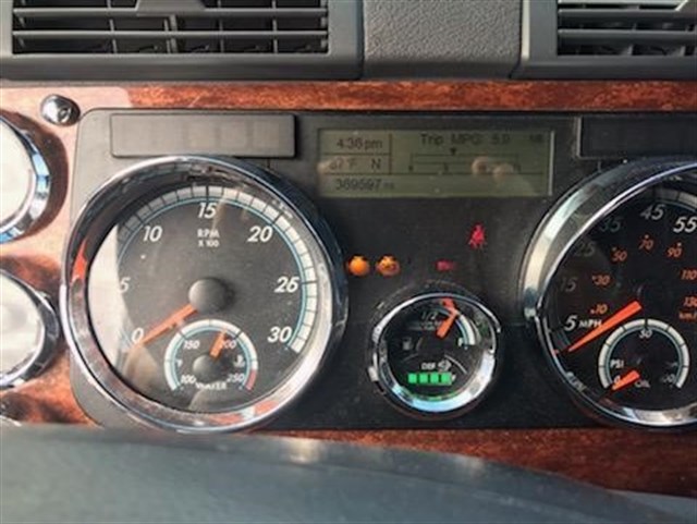 Freightliner Cascadia photo 12