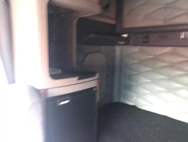 Freightliner Cascadia photo 15
