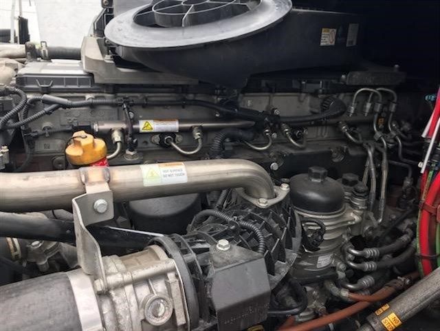 Freightliner Cascadia photo 12