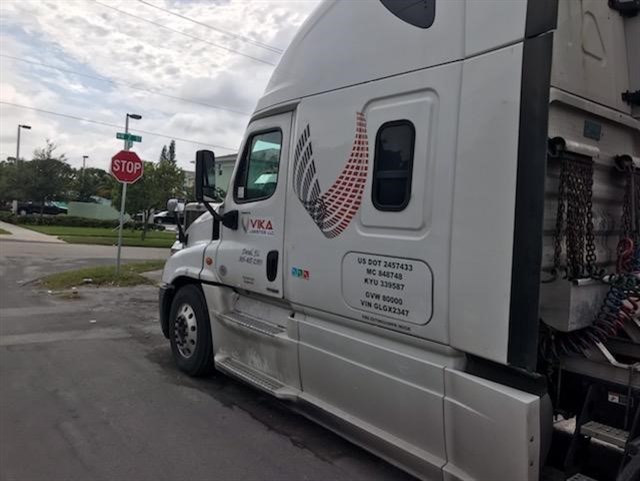 Freightliner Cascadia photo 4