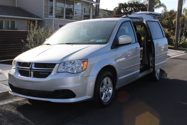 Dodge Grand Caravan photo 3