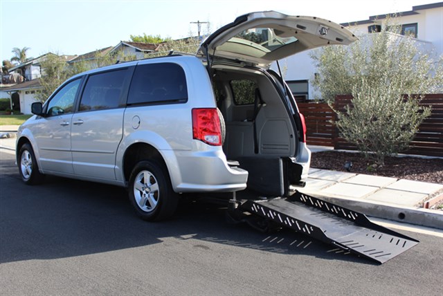 Dodge Grand Caravan photo 2