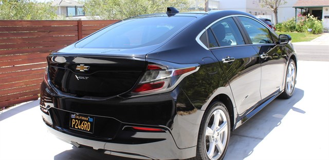 Chevrolet Volt photo 2