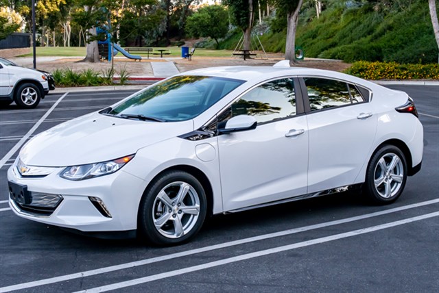 Chevrolet Volt photo 2
