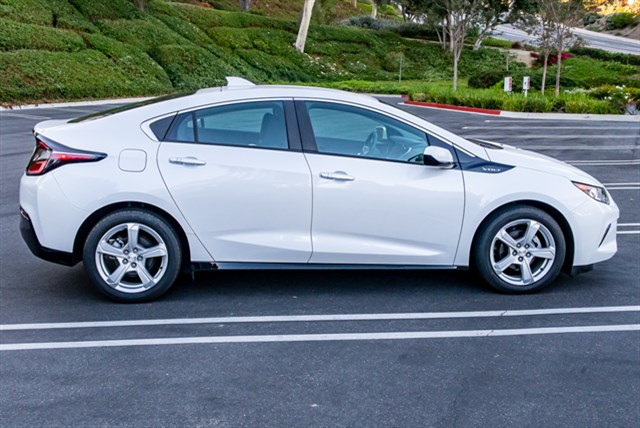 Chevrolet Volt photo 9
