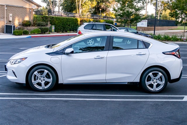 Chevrolet Volt photo 3