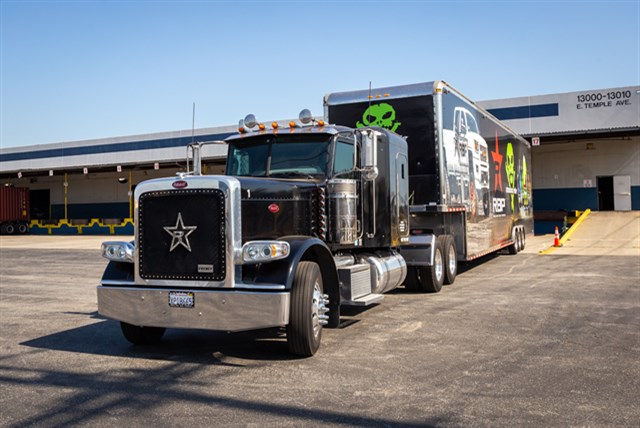 Peterbilt 389 photo 9