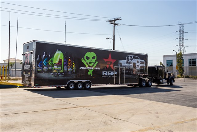 Peterbilt 389 photo 12