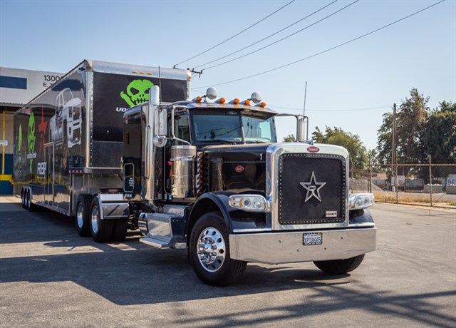 Peterbilt 389 photo 6