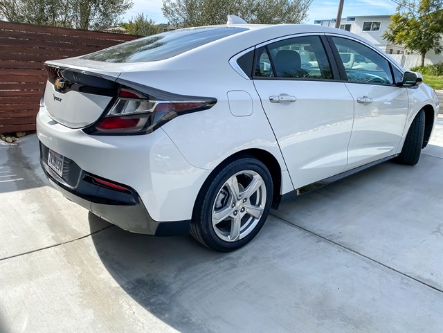 Chevrolet Volt photo 2