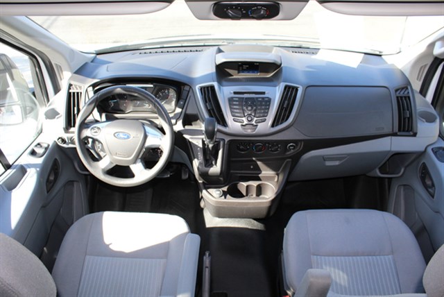 Ford Transit photo 18