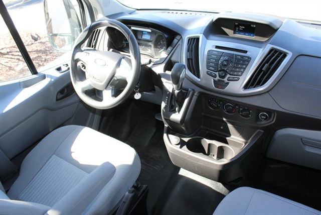 Ford Transit photo 16