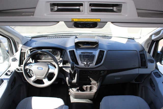Ford Transit photo 17