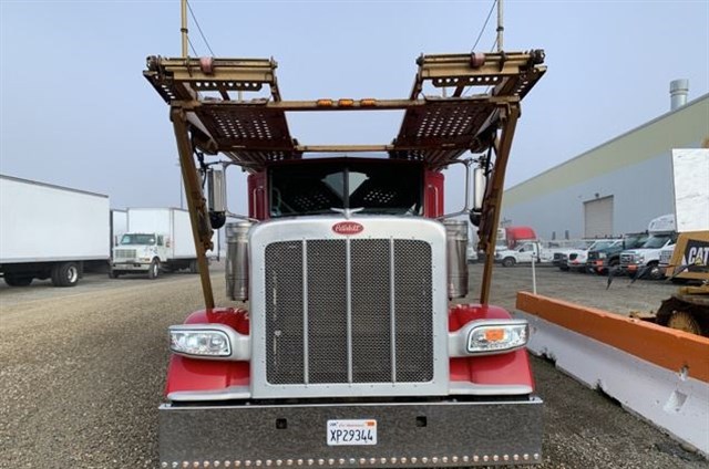 Peterbilt 388 photo 4