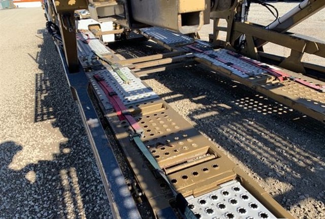 Peterbilt 388 photo 22
