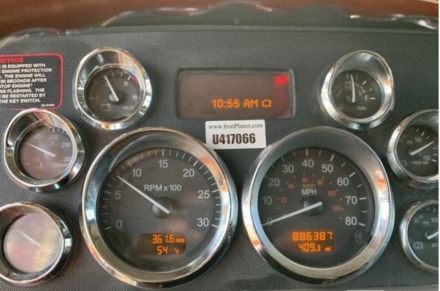 Peterbilt 388 photo 16