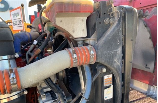 Peterbilt 388 photo 8