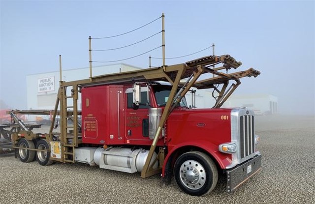 Peterbilt 388 photo 2