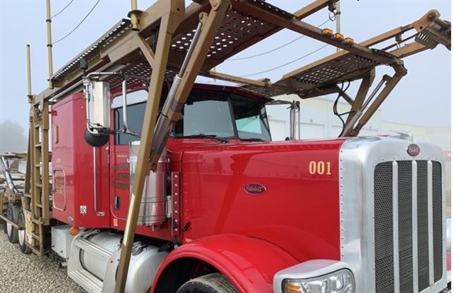 Peterbilt 388 photo 3