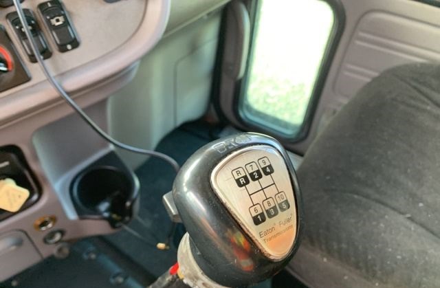 Peterbilt 388 photo 18