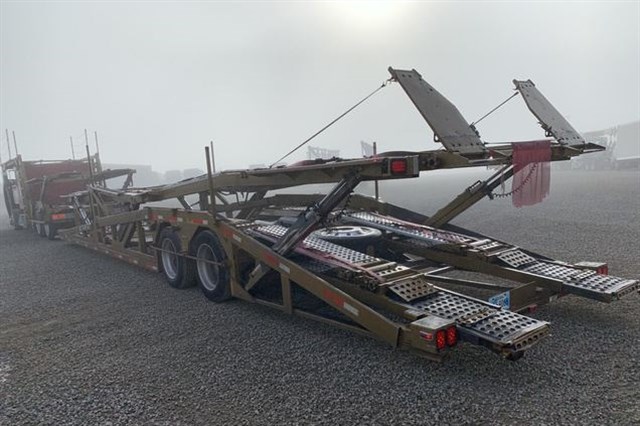Peterbilt 388 photo 24