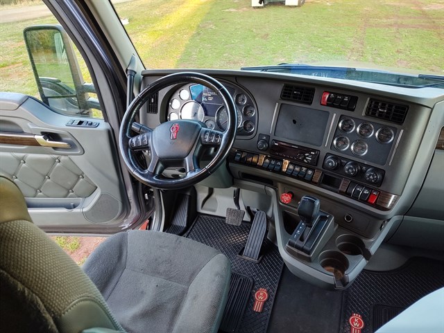 Kenworth T680 photo 7