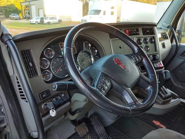 Kenworth T680 photo 6