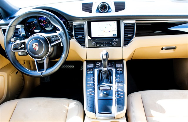 Porsche Macan photo 27