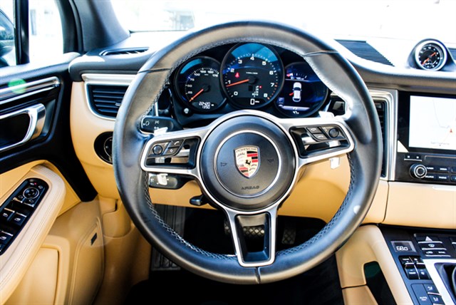 Porsche Macan photo 33