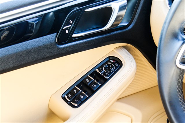 Porsche Macan photo 30