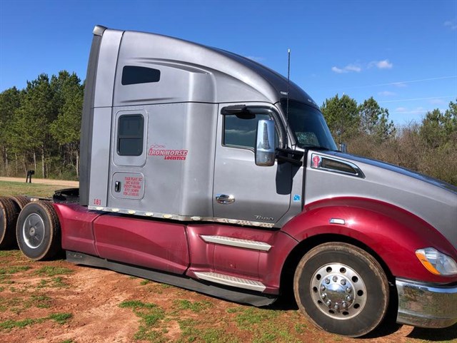 Kenworth T680 photo 2