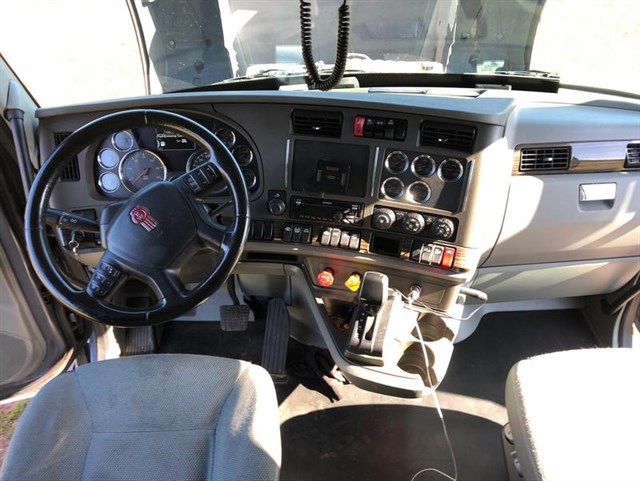Kenworth T680 photo 6