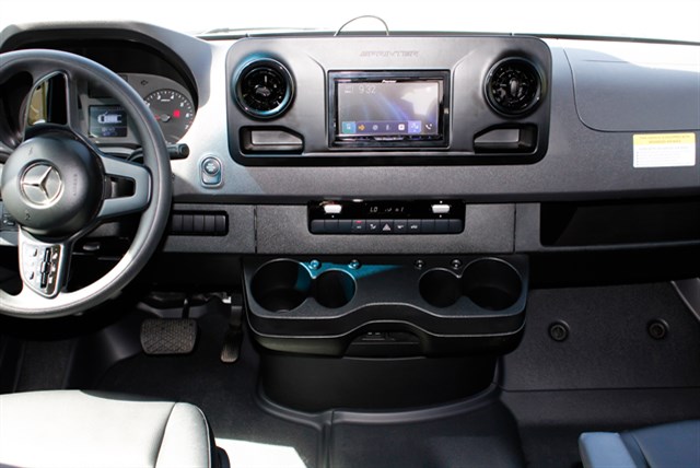 Mercedes-Benz Sprinter photo 15