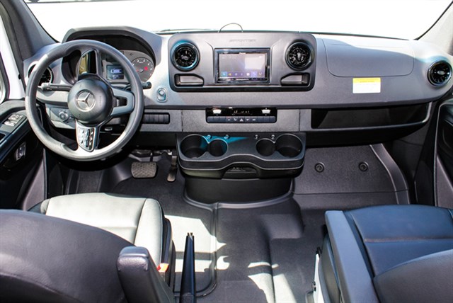 Mercedes-Benz Sprinter photo 16