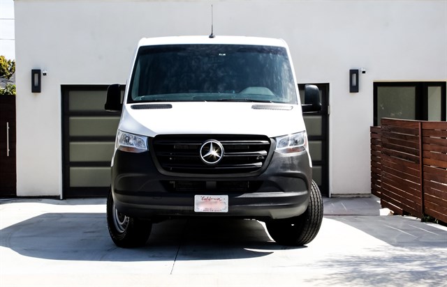 Mercedes-Benz Sprinter photo 4