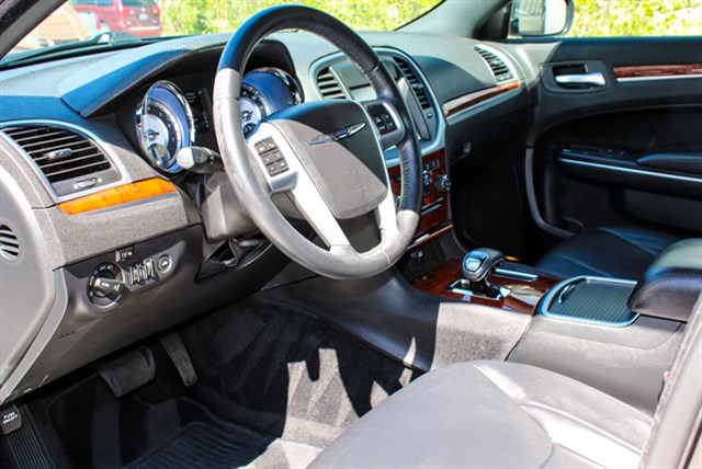 Chrysler 300 photo 11